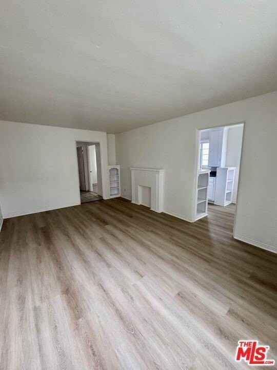 407 W Manchester Blvd Unit 411 #411 - Photo 3 of 12