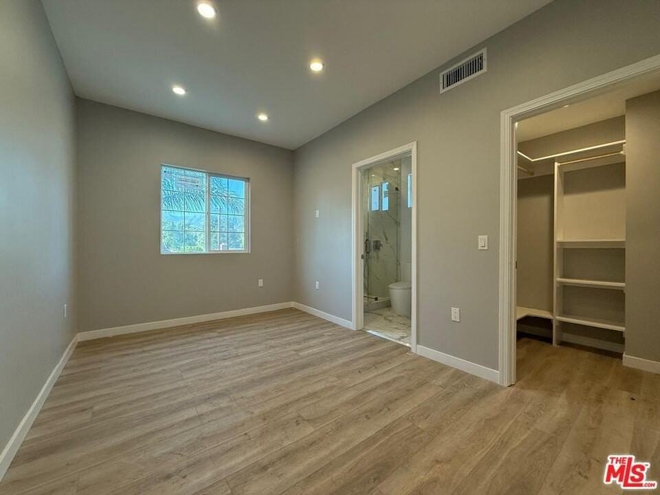 10605 Owensmouth Ave - Photo 7 of 24