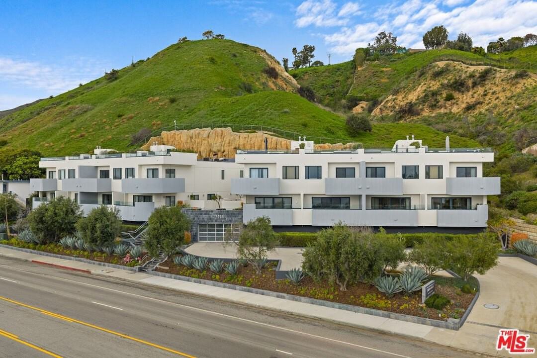 22065 Pacific Coast Hwy Unit 4 #4 - Photo 2 of 30