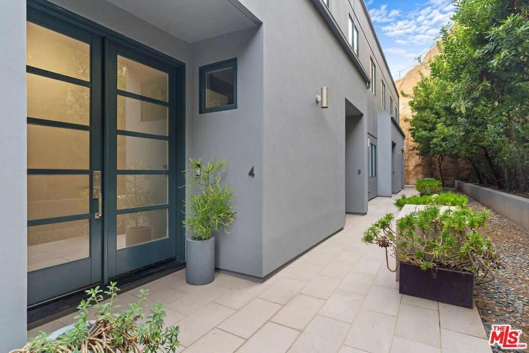 22065 Pacific Coast Hwy Unit 4 #4 - Photo 4 of 30