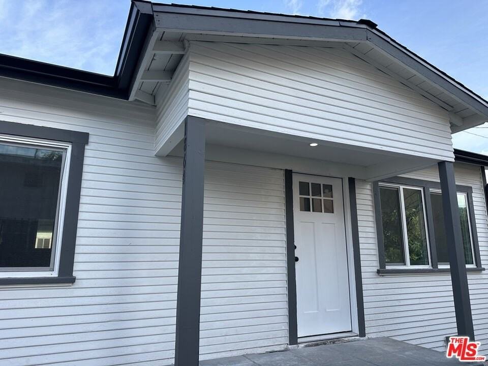 1864 W 25th St - Photo 2 of 12