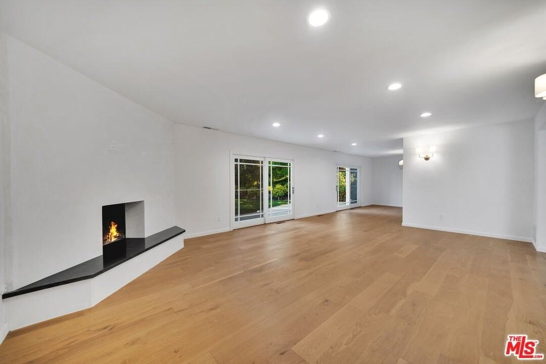 1758 Clear View Dr - Photo 5 of 33