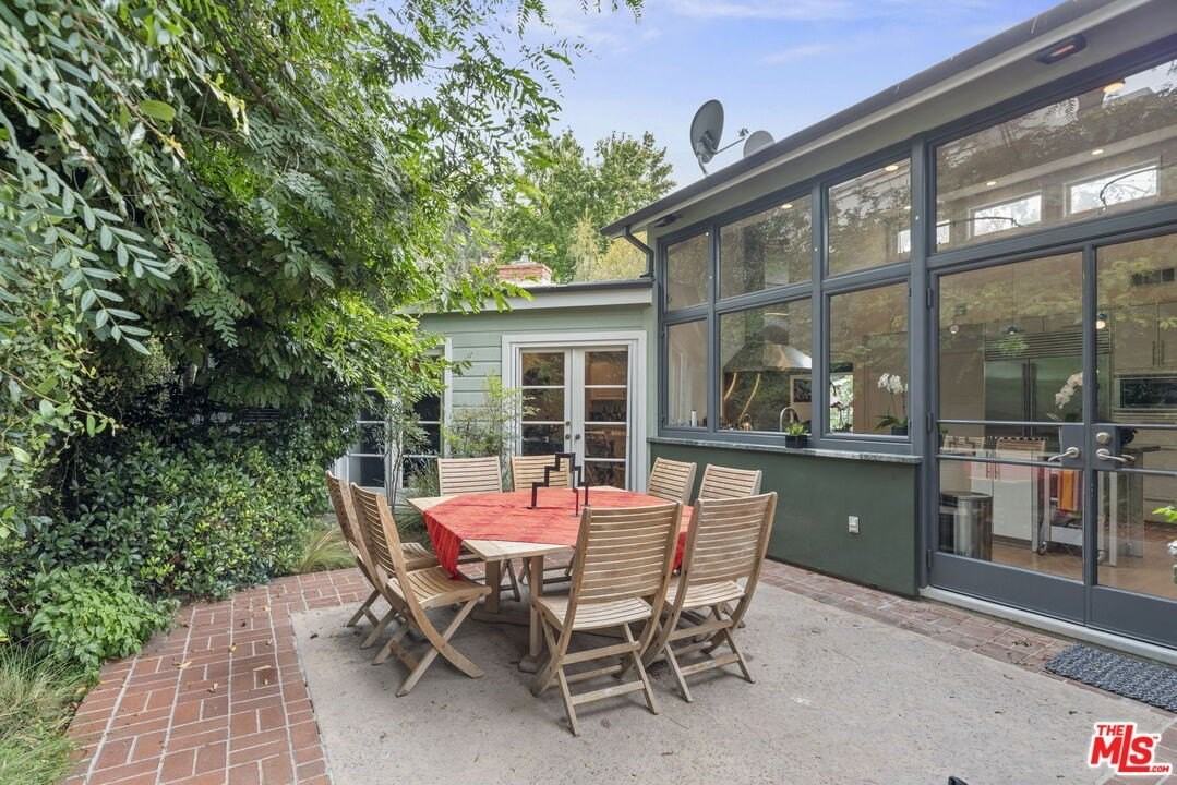 354 14th St - Photo 4 of 37