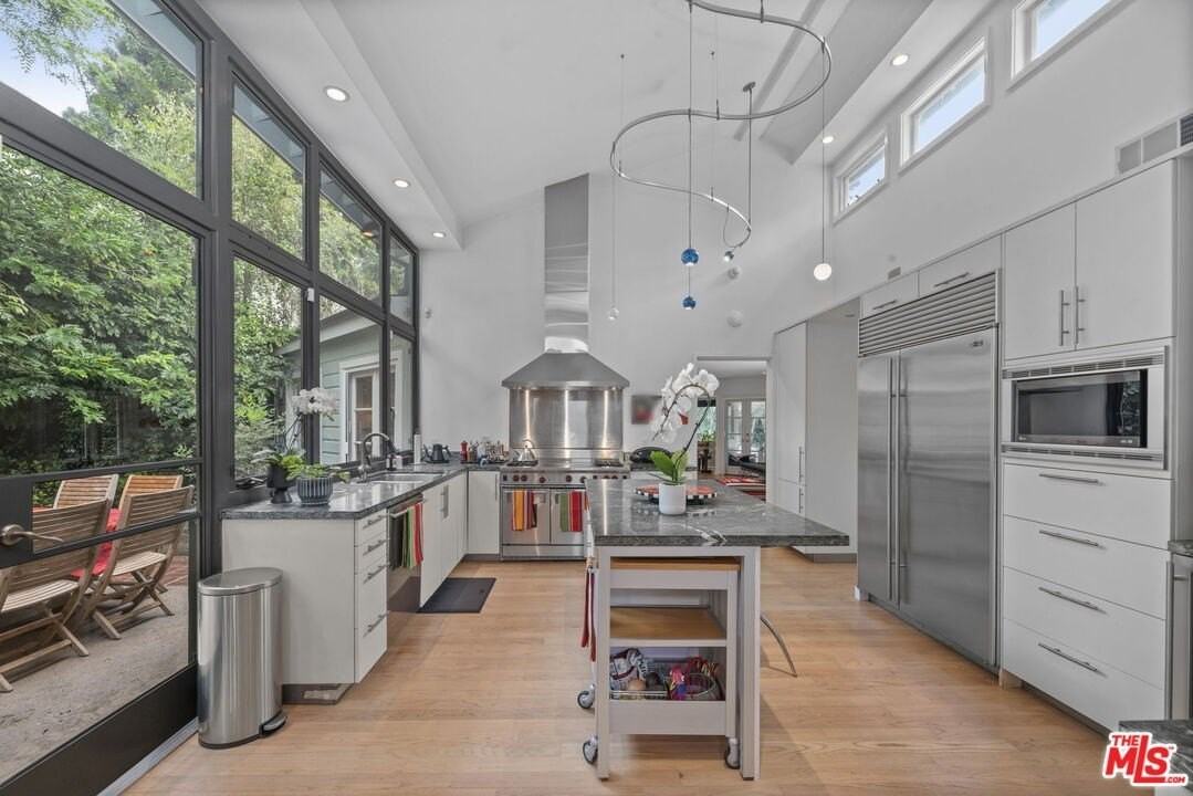 354 14th St - Photo 5 of 37