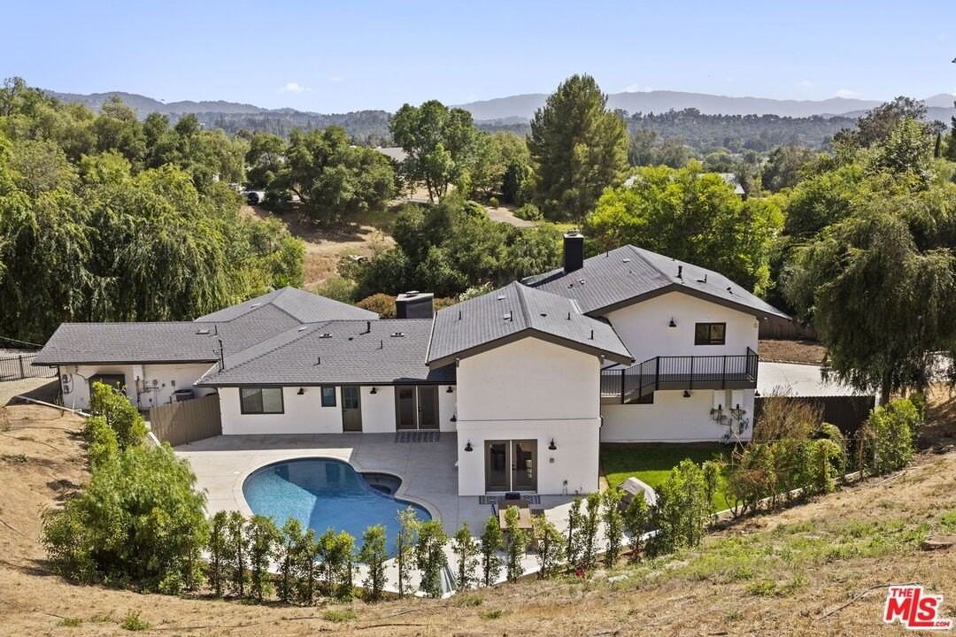 1131 Rancho Dr - Photo 2 of 50