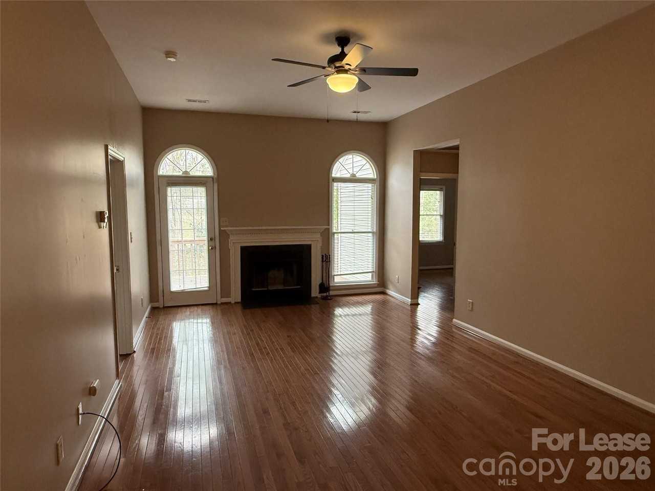 1908 Thurmond Pl - Photo 2 of 14