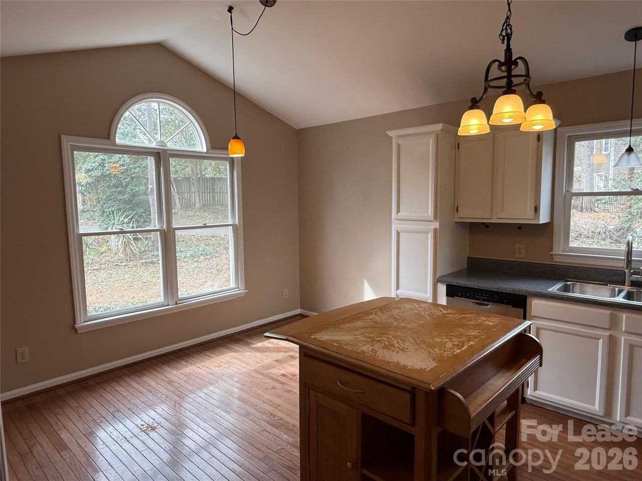 1908 Thurmond Pl - Photo 3 of 14