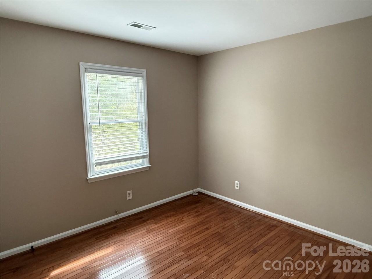 1908 Thurmond Pl - Photo 5 of 14