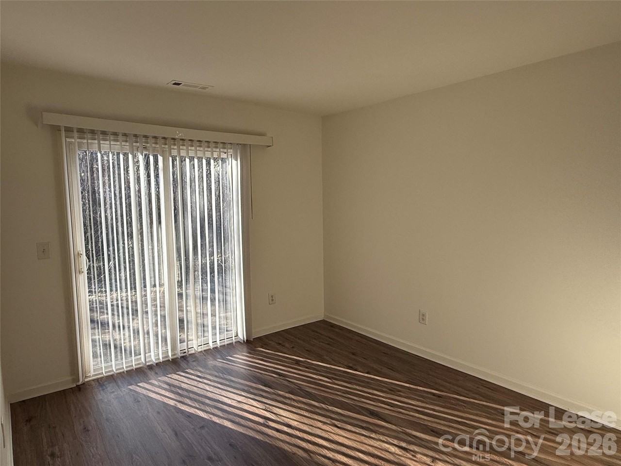 6319 Elliott Dr - Photo 3 of 19