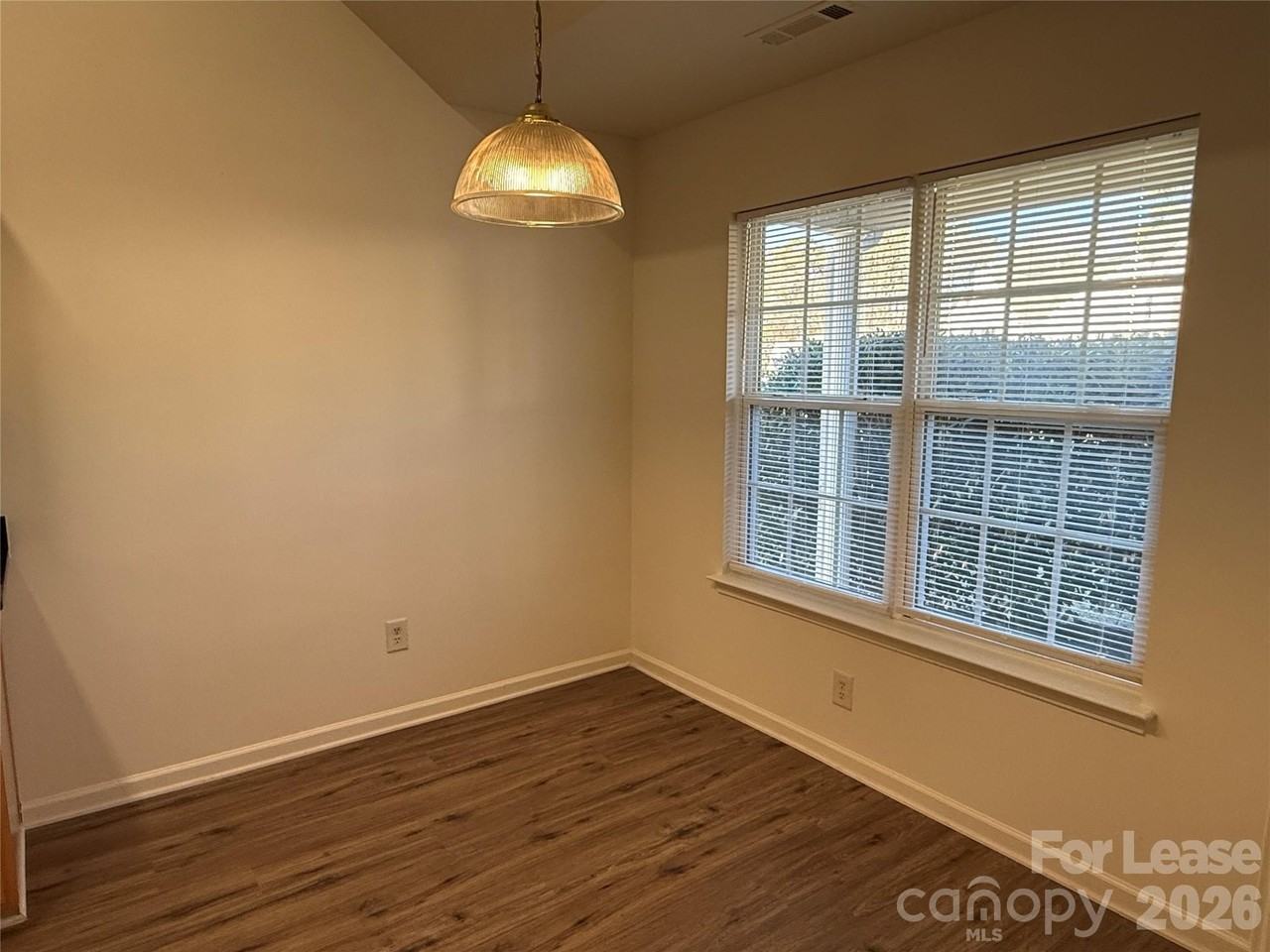 6319 Elliott Dr - Photo 4 of 19