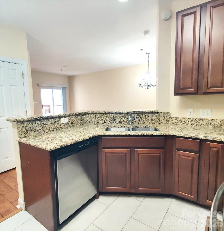 6956 Park Place Dr - Photo 5 of 31