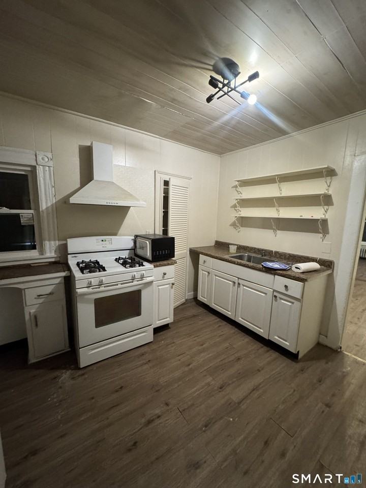 18 Woolsey St - Photo 4 of 10