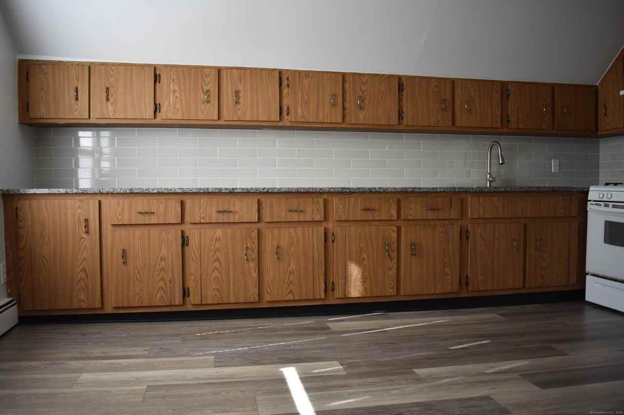 11 Manhattan Ave - Photo 4 of 13