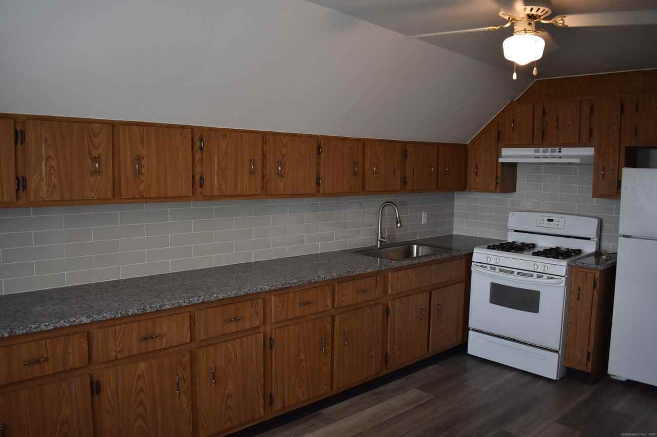 11 Manhattan Ave - Photo 5 of 13