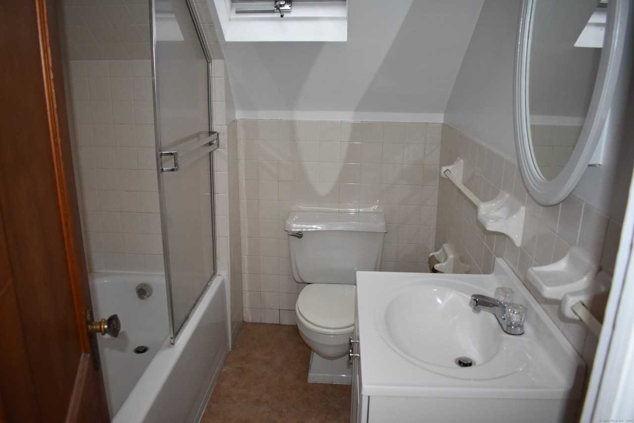 11 Manhattan Ave - Photo 7 of 13