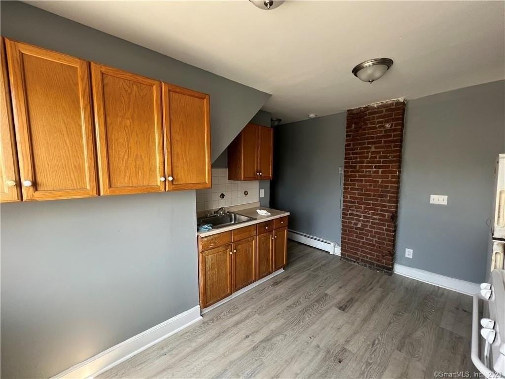 251 Black Rock Ave Unit 3r #3R - Photo 2 of 7