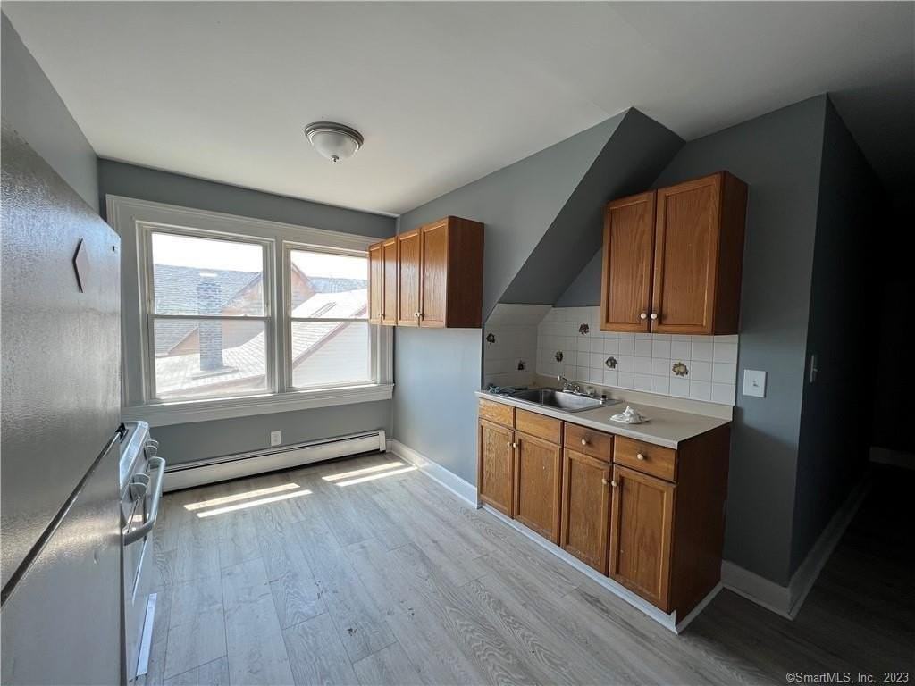 251 Black Rock Ave Unit 3r #3R - Photo 3 of 7