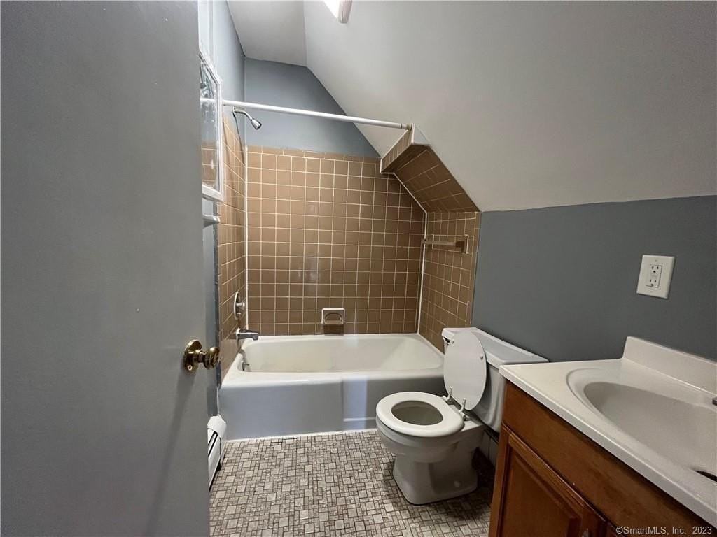 251 Black Rock Ave Unit 3r #3R - Photo 4 of 7