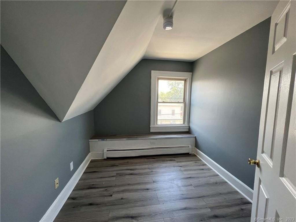 251 Black Rock Ave Unit 3r #3R - Photo 5 of 7