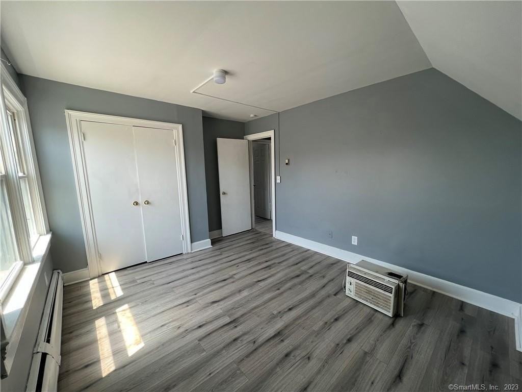 251 Black Rock Ave Unit 3r #3R - Photo 6 of 7