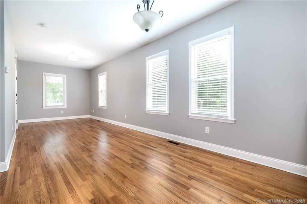 29 Dolsen Pl Apt 2 #2 - Photo 3 of 18