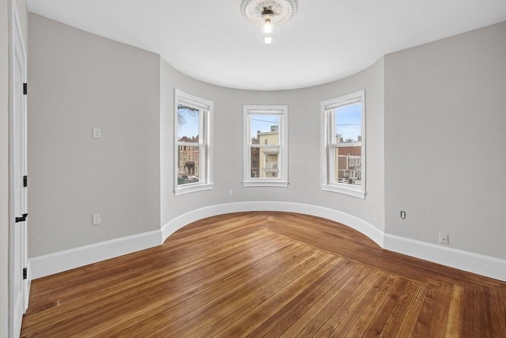 921-923 E Broadway 2 - Photo 5 of 14