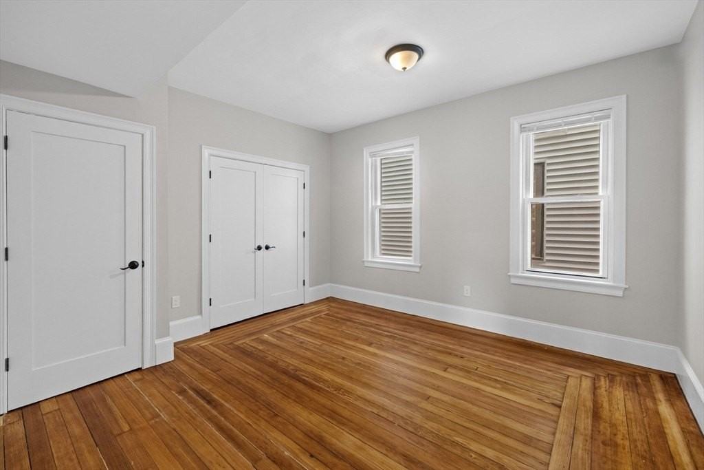 921-923 E Broadway 2 - Photo 7 of 14