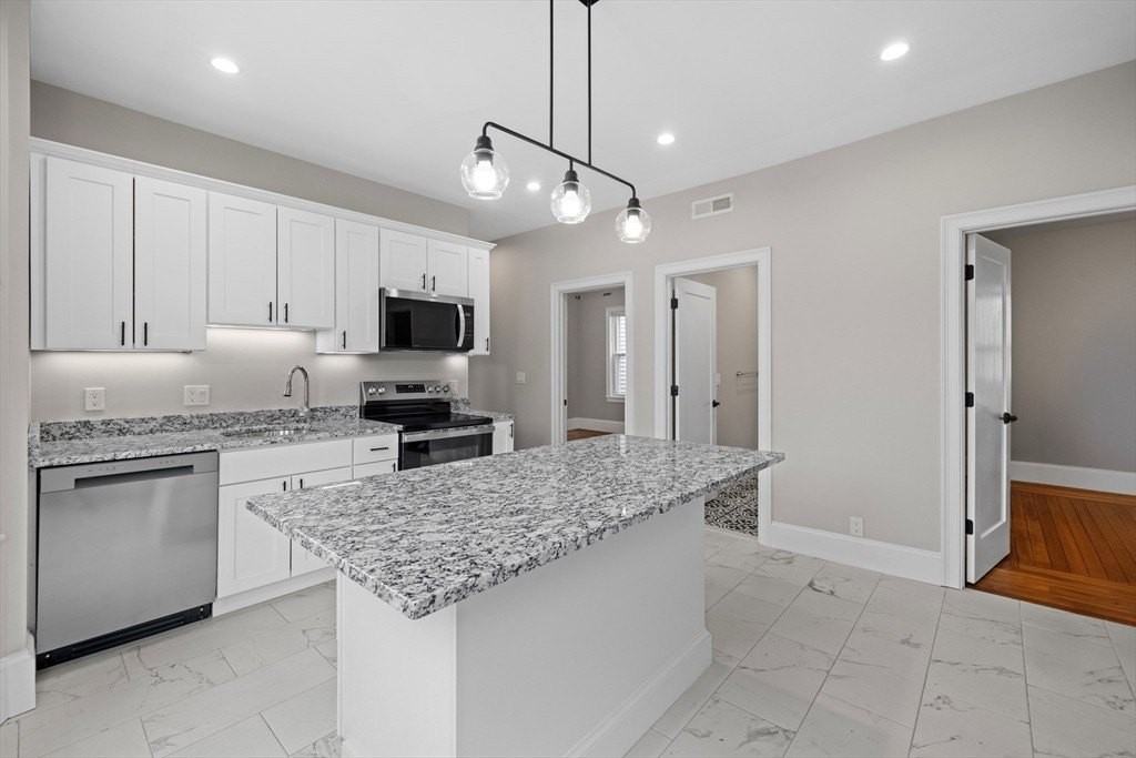 921-923 E Broadway 3 - Photo 2 of 13