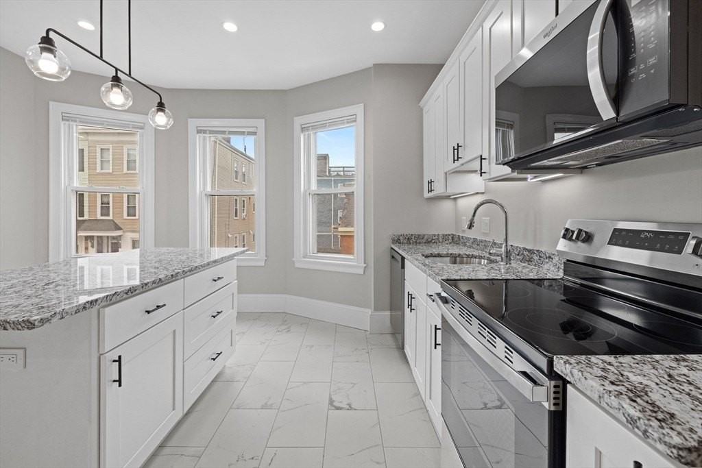 921-923 E Broadway 3 - Photo 3 of 13