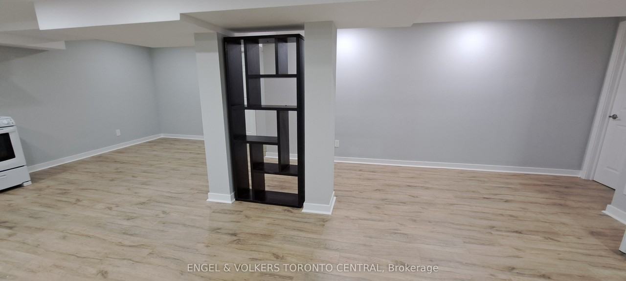 14 Hillman Dr Bsmt #Bsmt - Photo 4 of 12