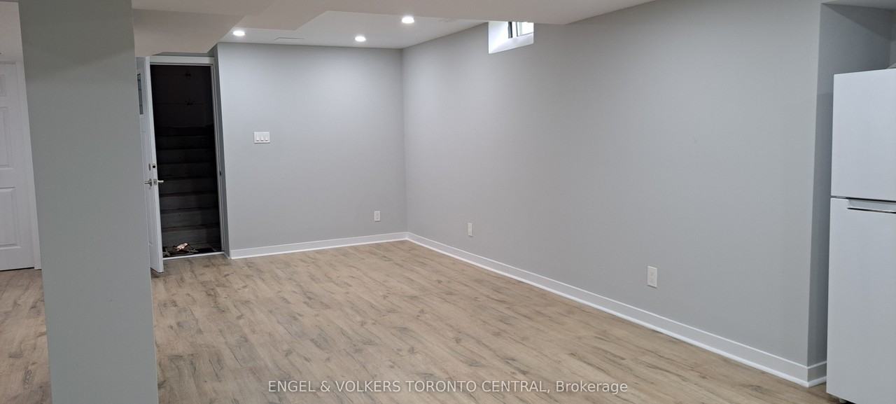 14 Hillman Dr Bsmt #Bsmt - Photo 6 of 12