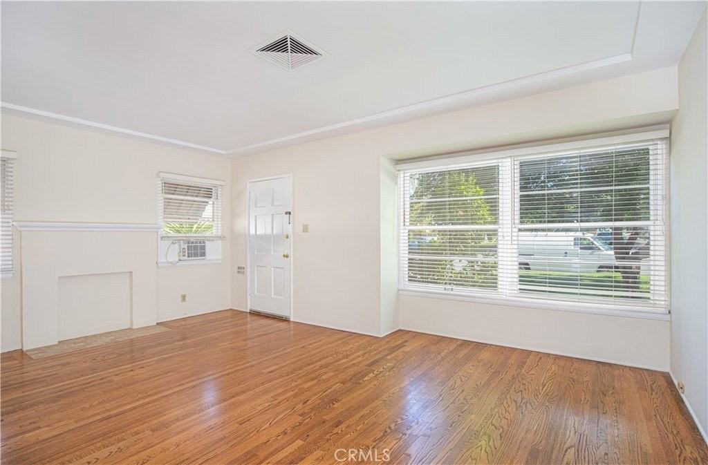 1562 Riverside Dr - Photo 4 of 21