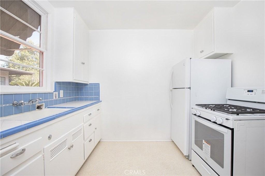 1562 Riverside Dr - Photo 7 of 21