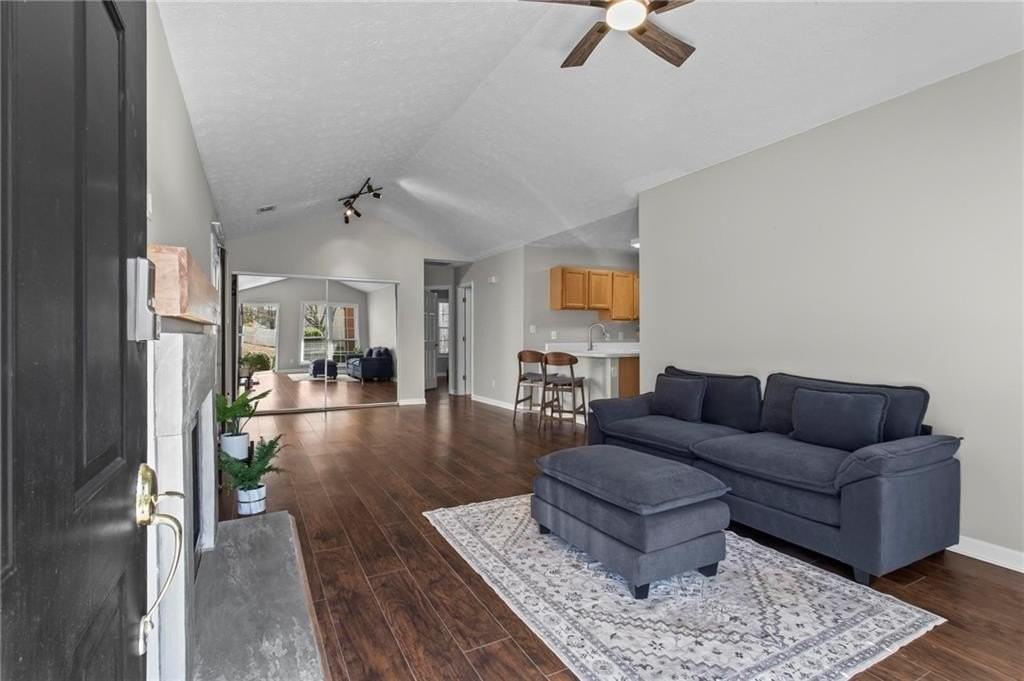 13426 Aventide Ln - Photo 4 of 25