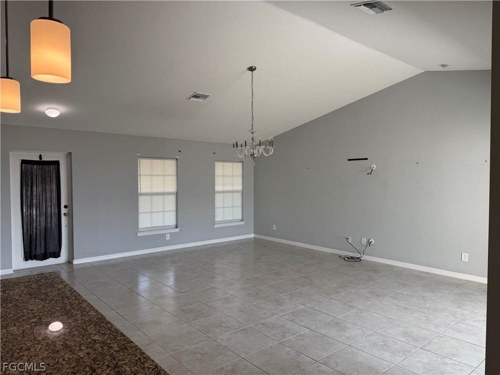 910 Nw 8th Ter - Photo 4 of 25