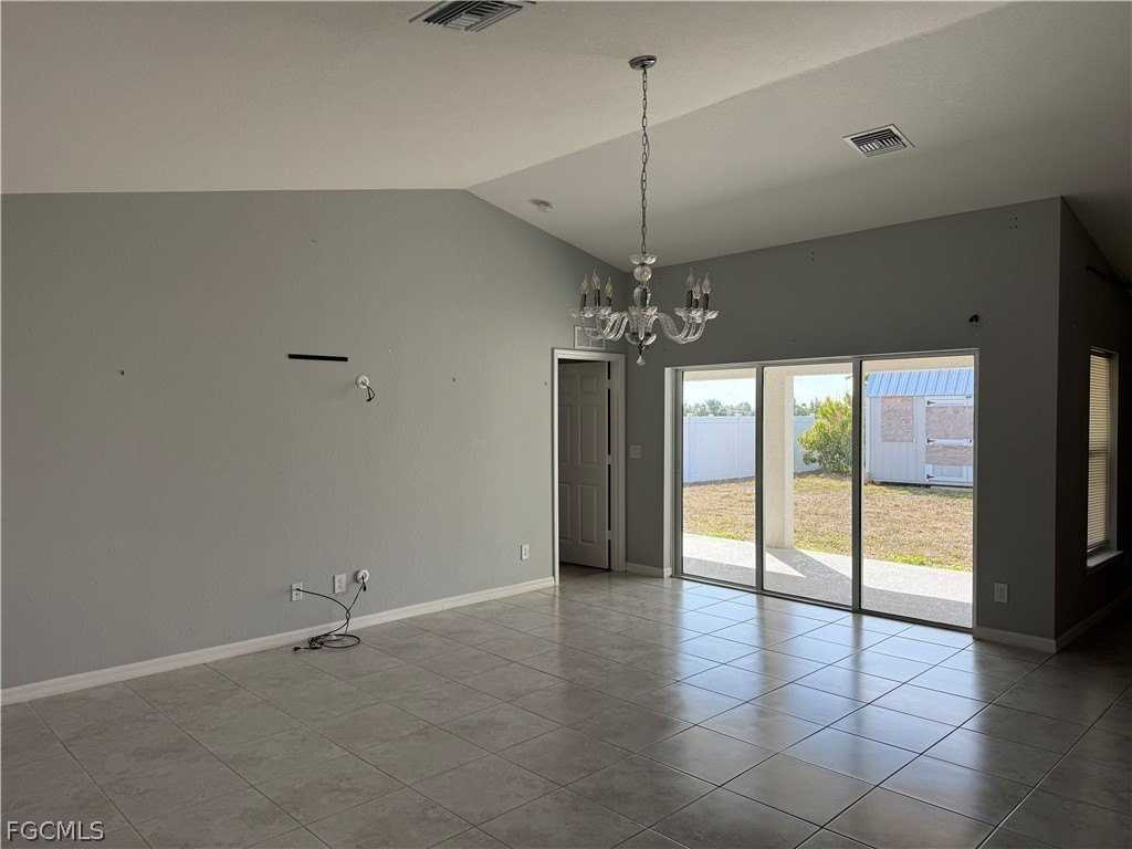 910 Nw 8th Ter - Photo 7 of 25