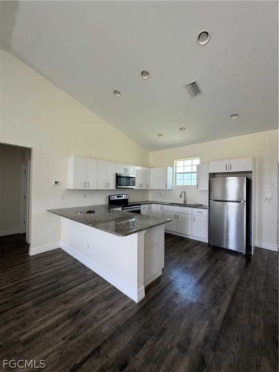 8036 Buttercup Cir - Photo 3 of 11