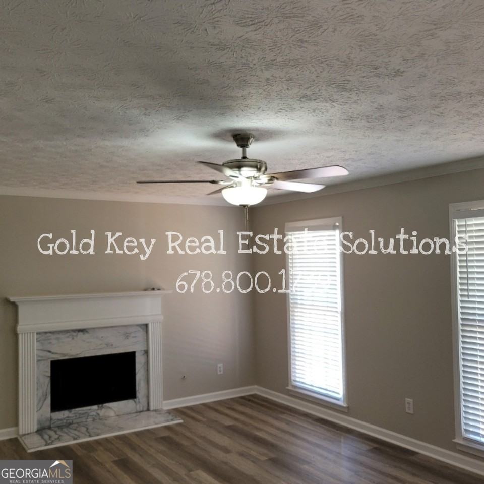 915 Burning Bush Dr - Photo 2 of 30