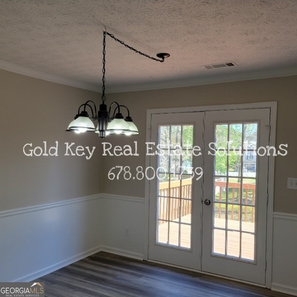 915 Burning Bush Dr - Photo 3 of 30