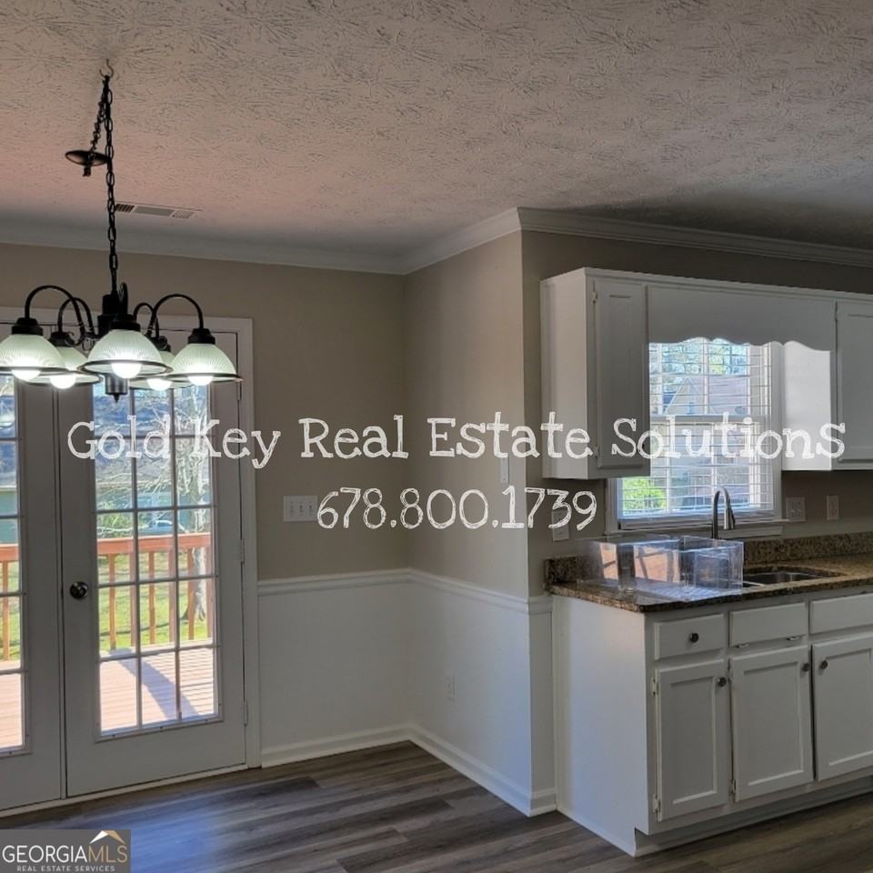 915 Burning Bush Dr - Photo 4 of 30