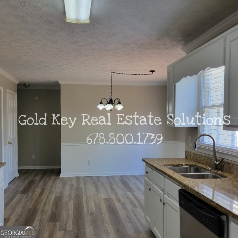 915 Burning Bush Dr - Photo 7 of 30