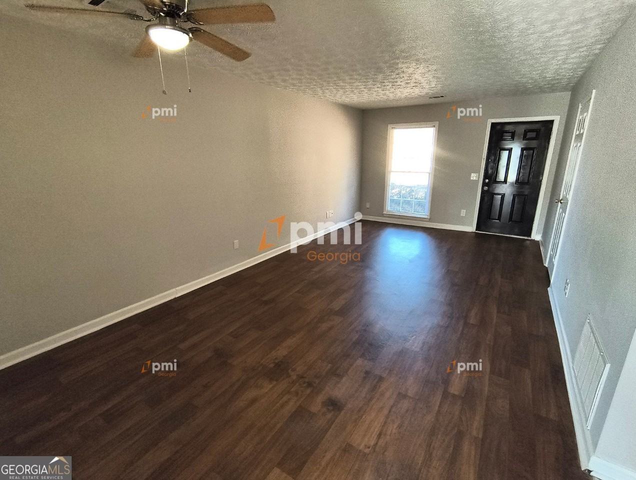 102 Peachtree Ct - Photo 5 of 10