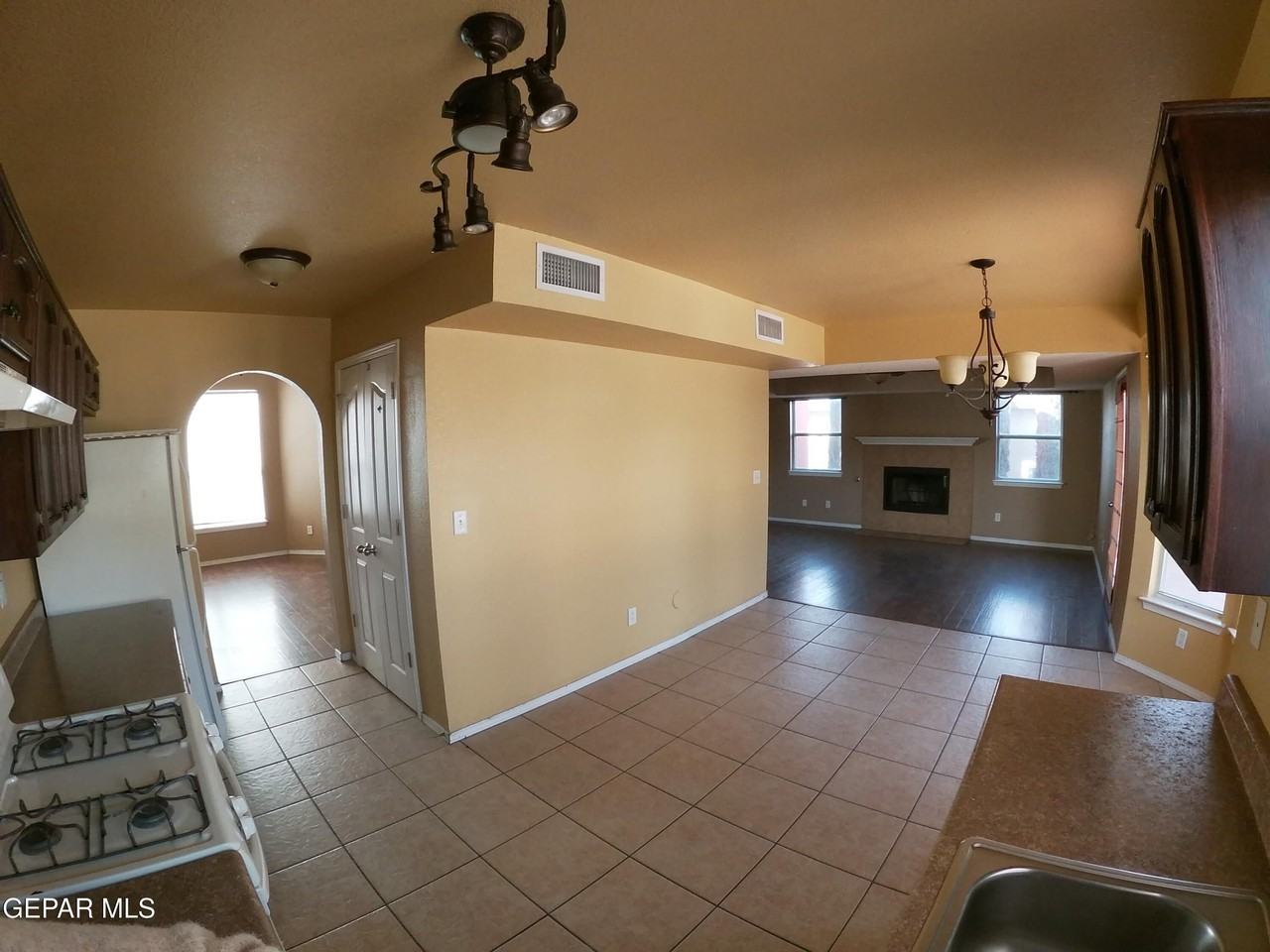 14201 Pacific Point Dr - Photo 6 of 26