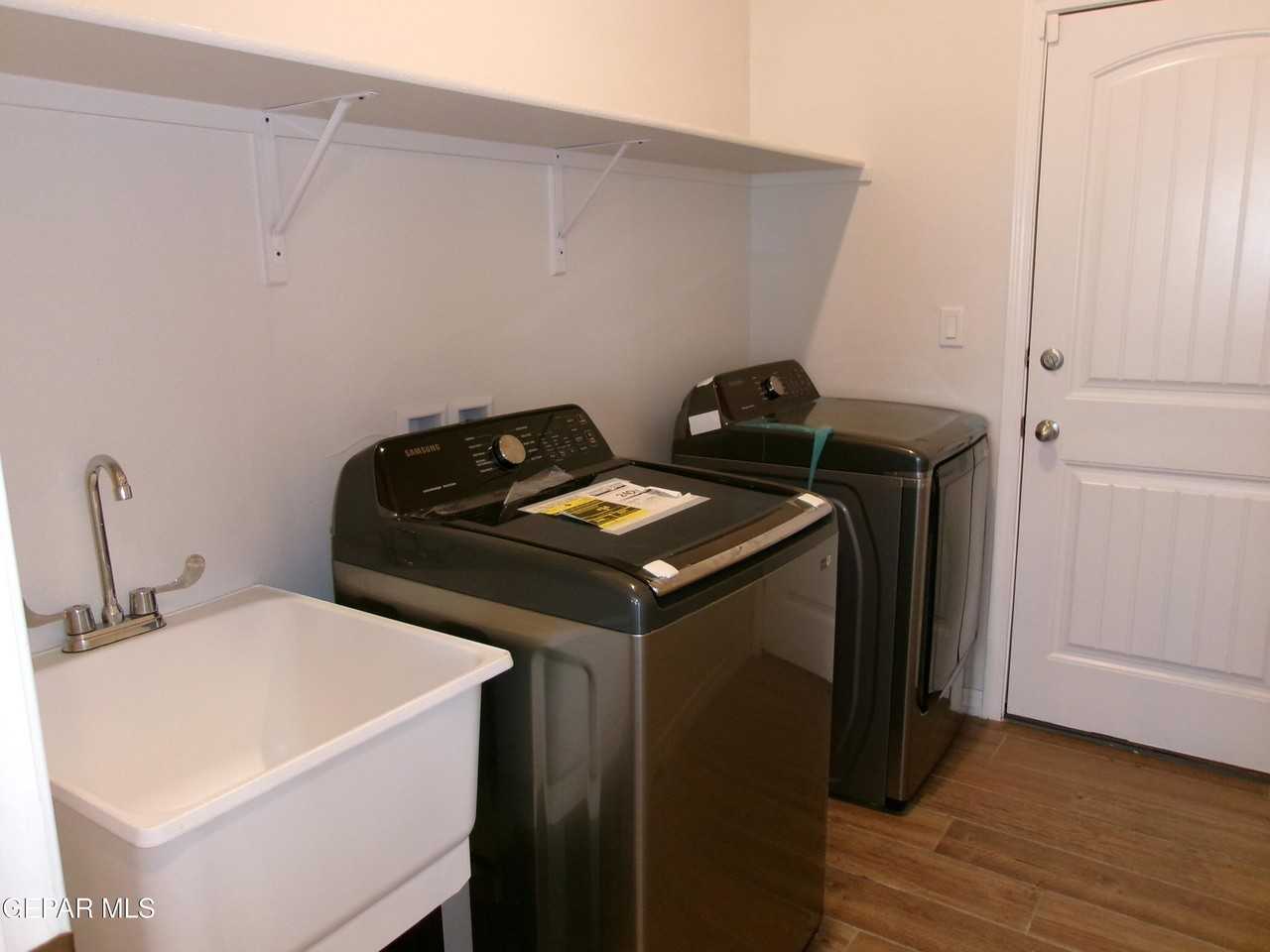 11361 Hidalgo Dr - Photo 4 of 17