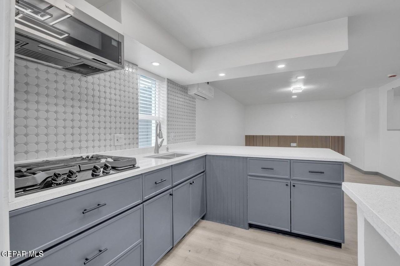 2404 N Kansas St Unit B #B - Photo 3 of 17