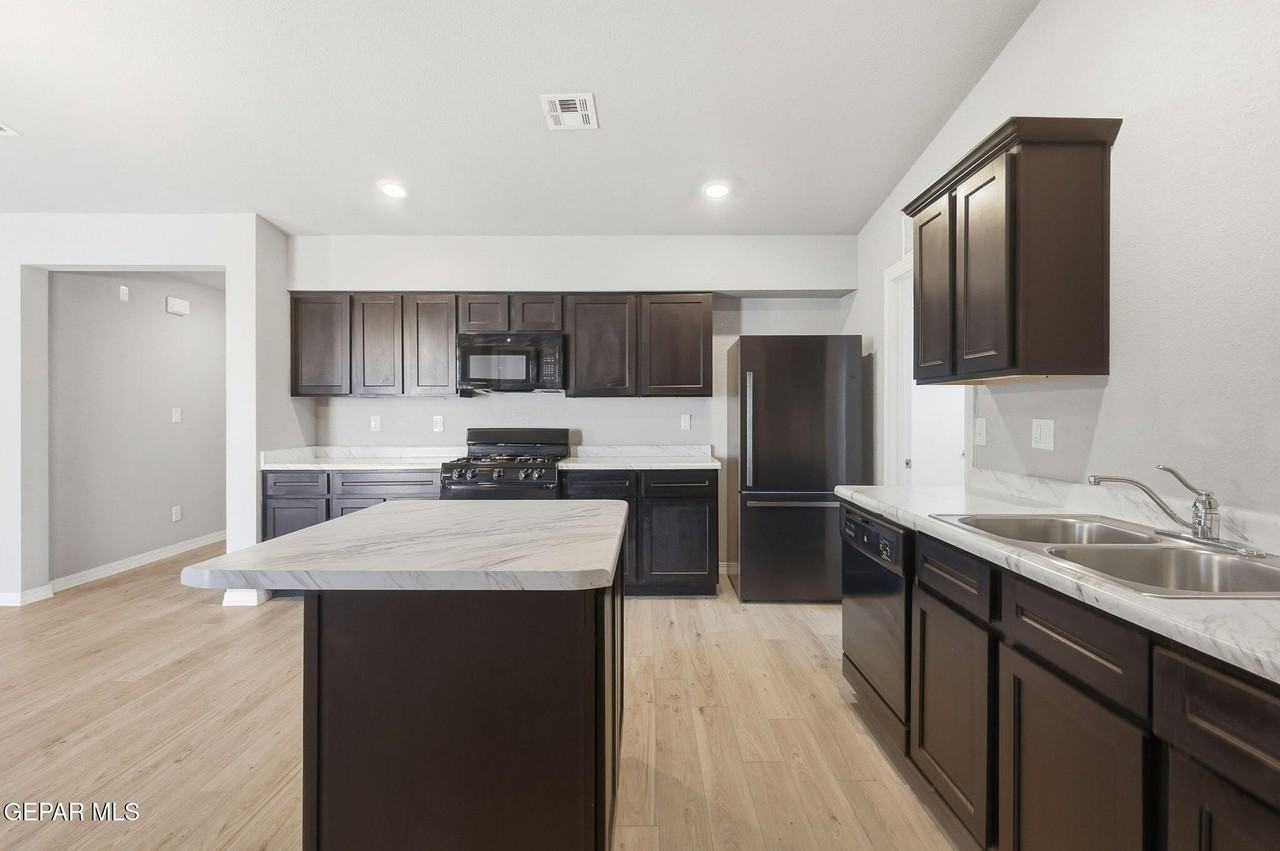 14561 Desert Poppy Ct - Photo 4 of 20