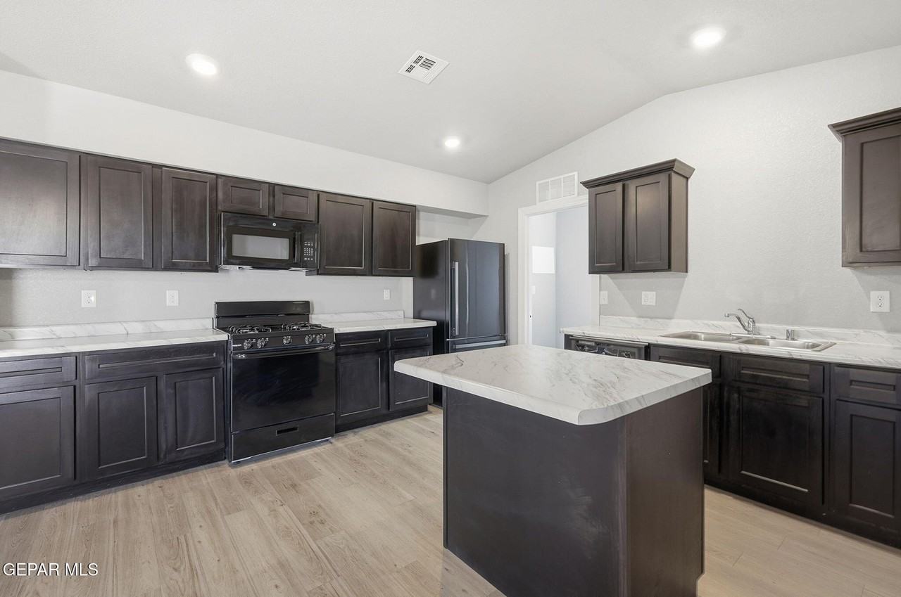 14561 Desert Poppy Ct - Photo 5 of 20