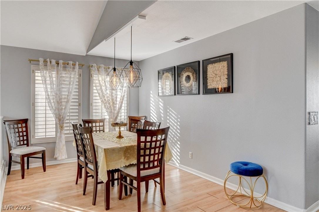 7834 W Gilmore Ave - Photo 6 of 22