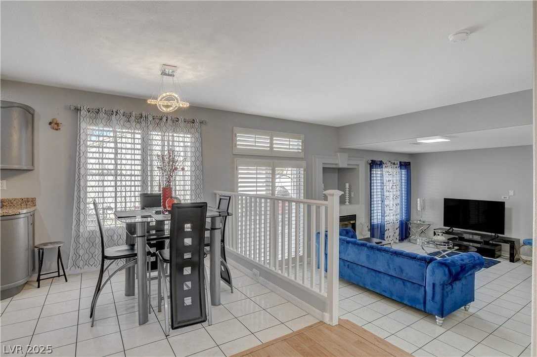 7834 W Gilmore Ave - Photo 7 of 22