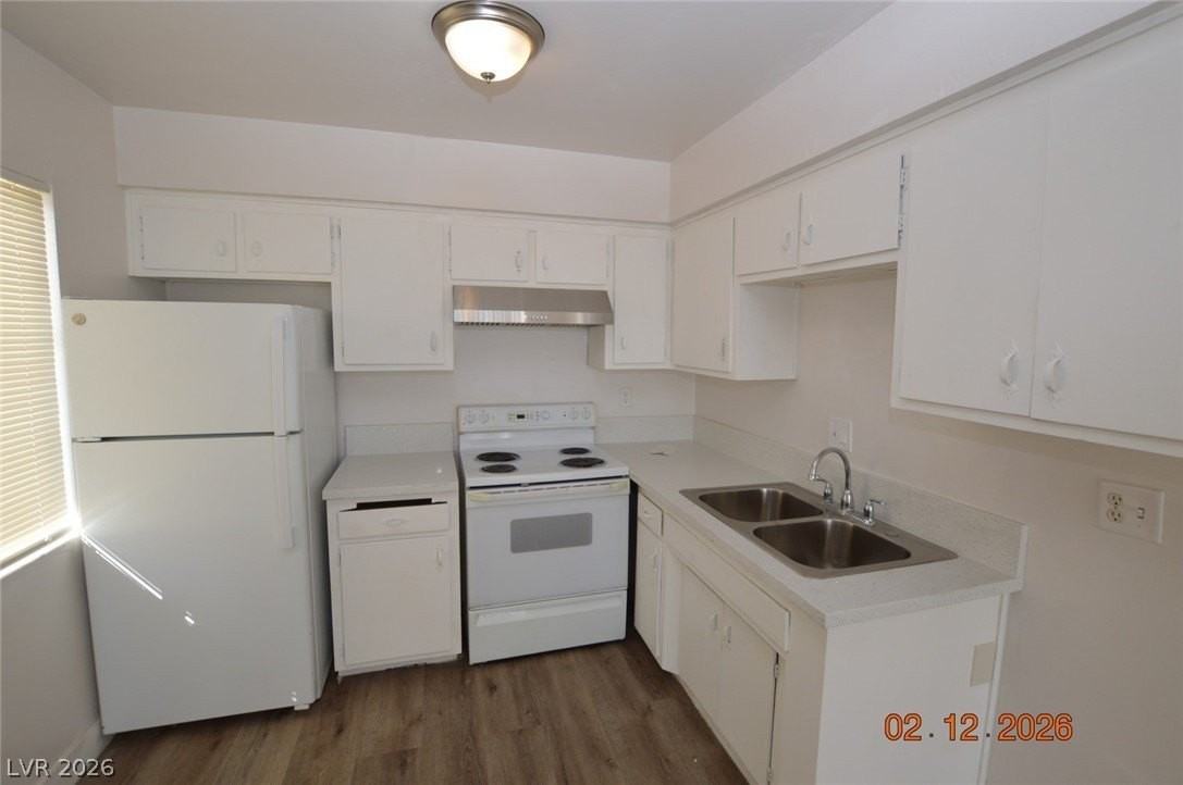 1458 Sombrero Dr #4 - Photo 4 of 7